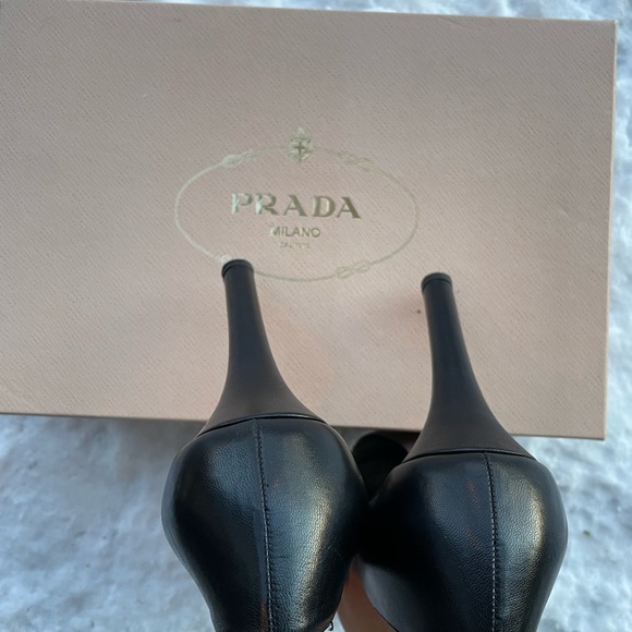 Prada black leather pumps - Picture 4 of 10